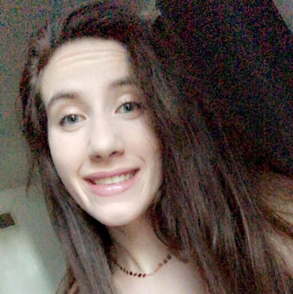 Teen goon doll Ashley loves cum