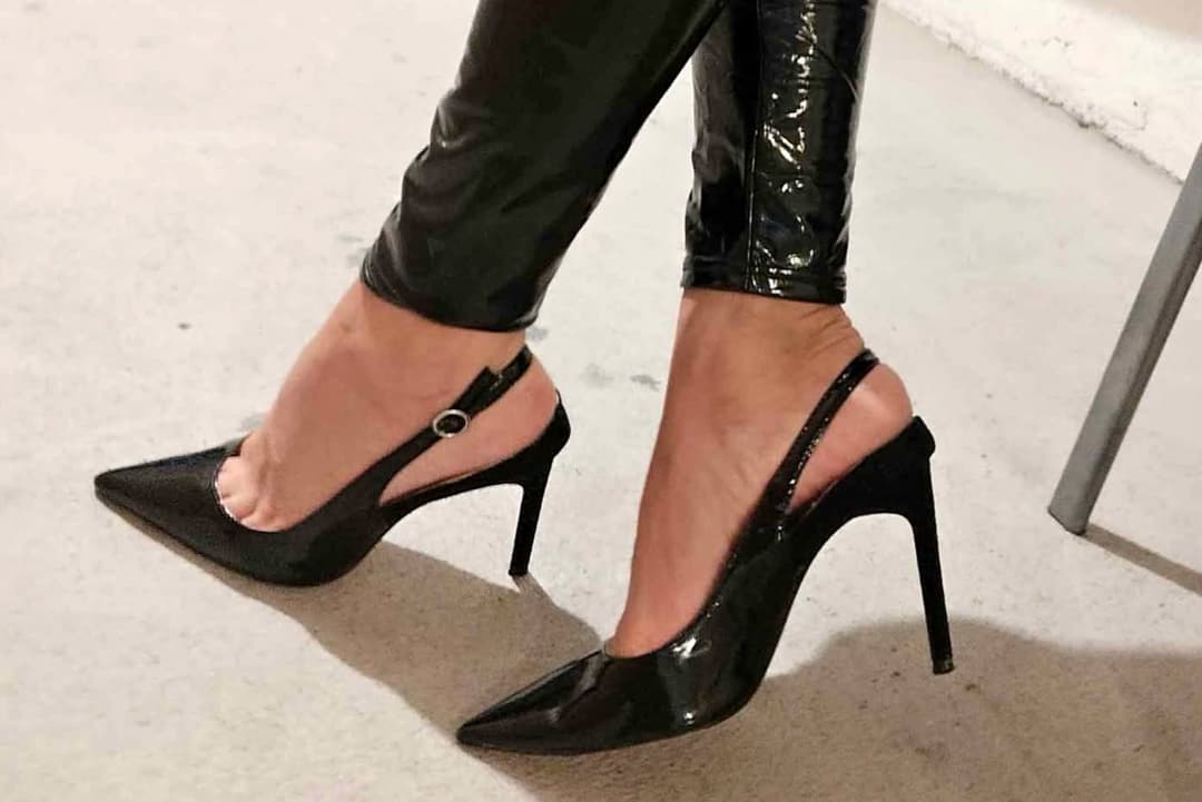 Sexy Feet in black High Heels ? ???