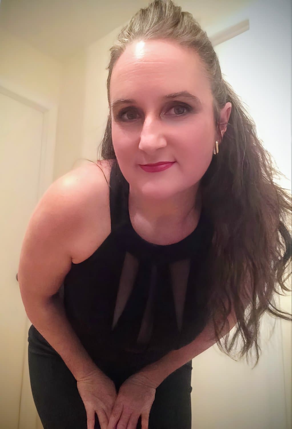 Click to view full size A mature woman in leopard print lingerie gets thoroughly fucked in all her holes.