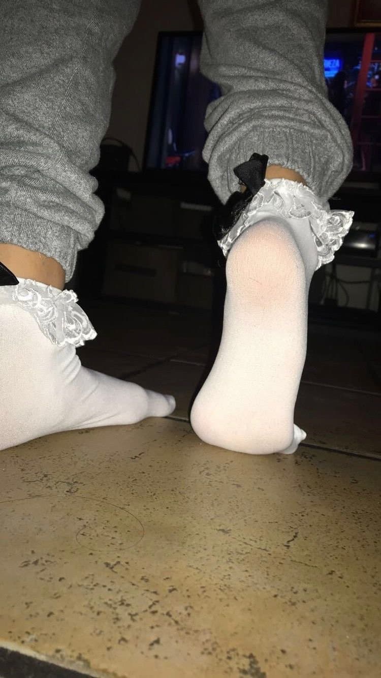 Sexy slut wants to be kidnapped, strangled, and taken advantage of!