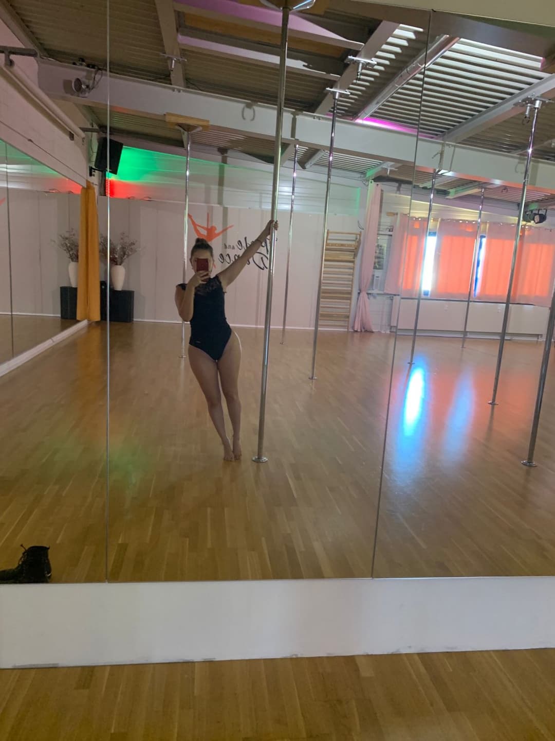 Hot Russian girl send me hot pics while getting married