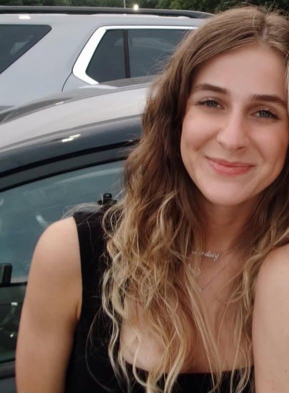 Click to view full size Irl snowbunny webslut Madisen is joined by her MILF mom Melissa and sexy sister Lindsey + ai. Dm/kik