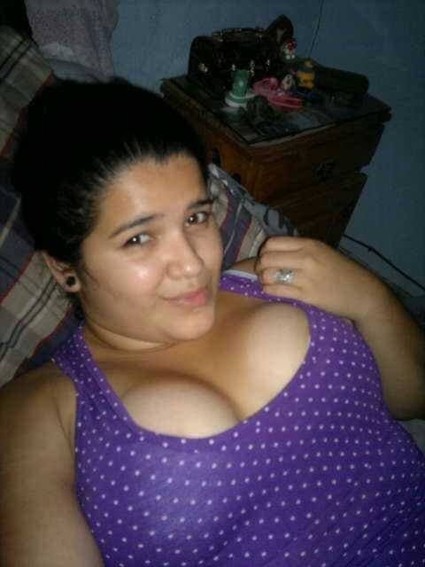 Click to view full size Cin mostrando las tetas