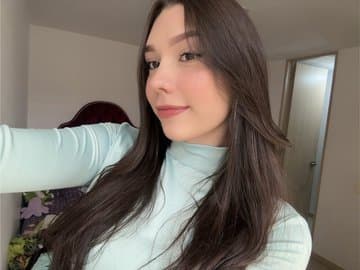 Cute tranny Alice cumshot