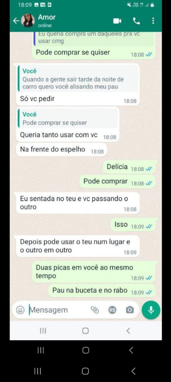 Corno adora exibir sua putinha de pato branco