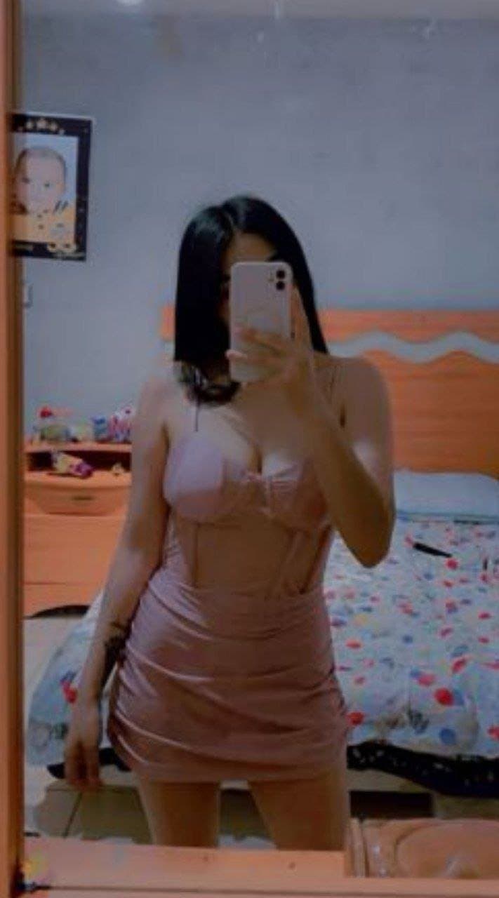 Click to view full size Otro cornudo expone a la putita de su novia