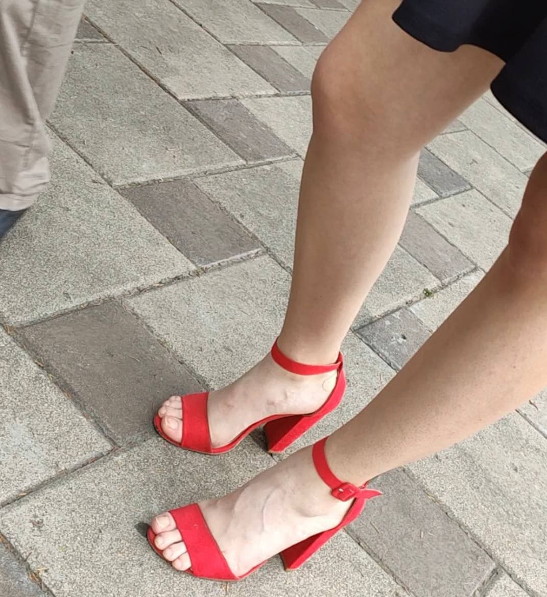 Hot slut - sexy feet. Foot fetish legs. high heels