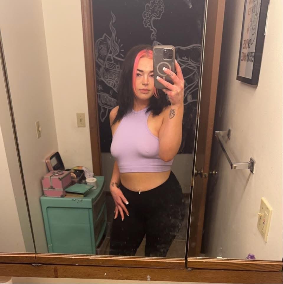 Emo slut got on Idol - sucked too much BBC in Hollywood