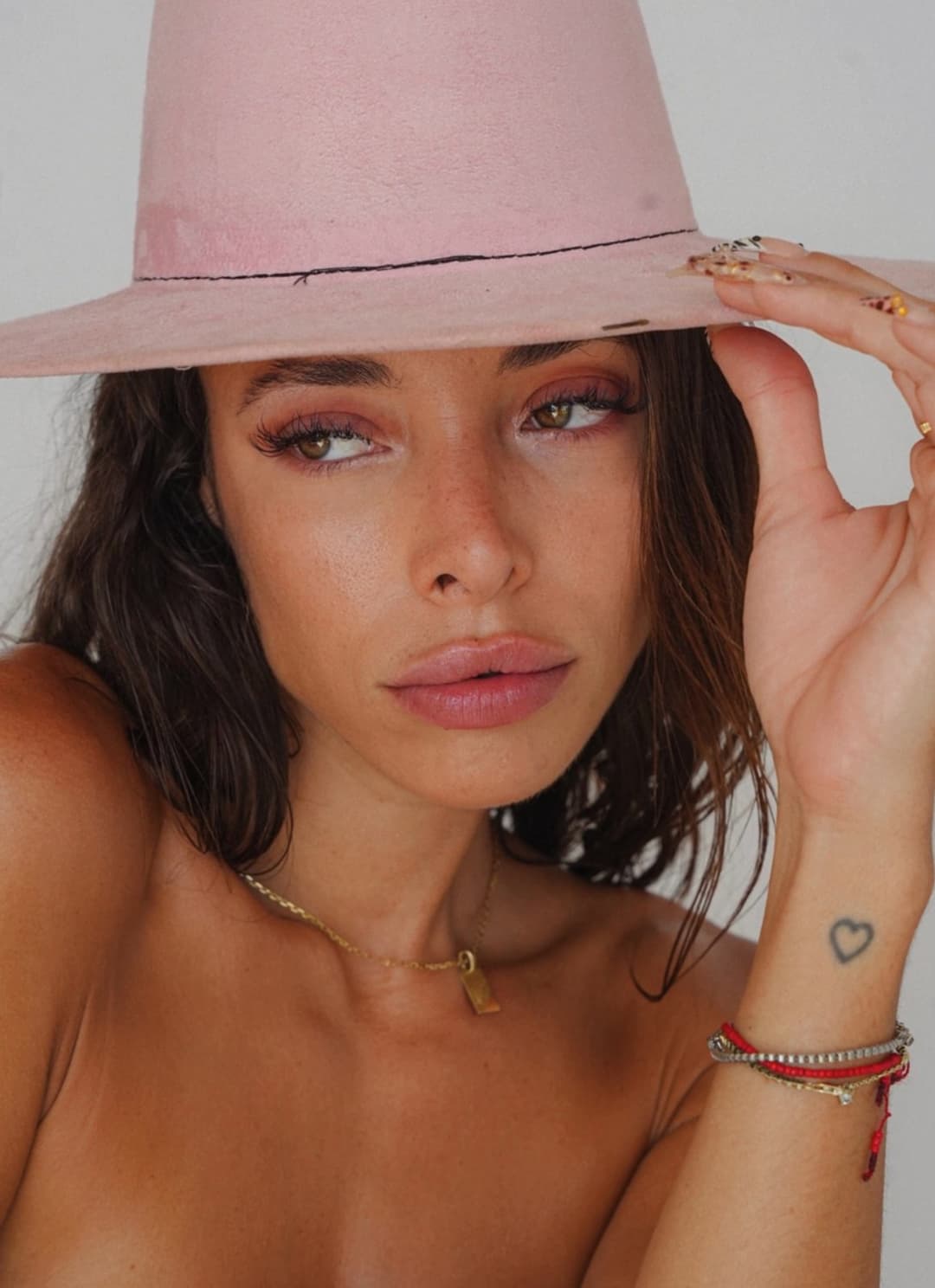 Eyes that tease… lips that tempt