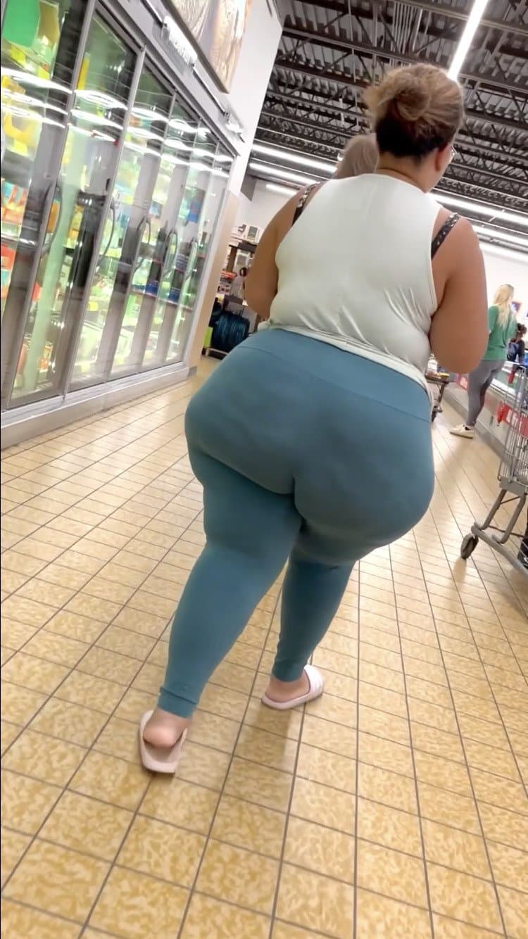 Puerto Rican Milf Got Wide Ass & Hips