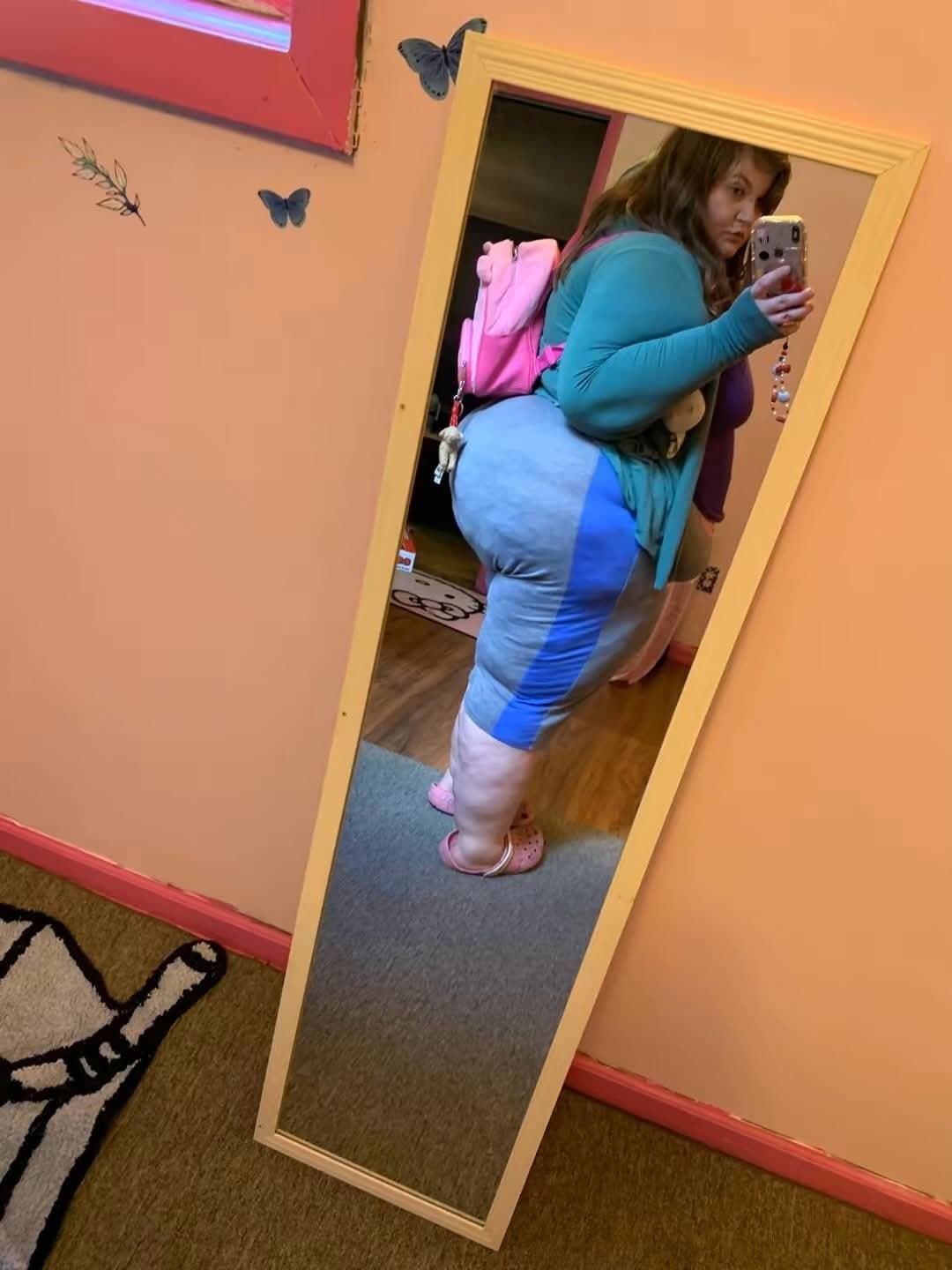 MASSIVE HUGE PAWG SSBBW BBW HUGE THICK BIG ASS GOONER MATERIAL