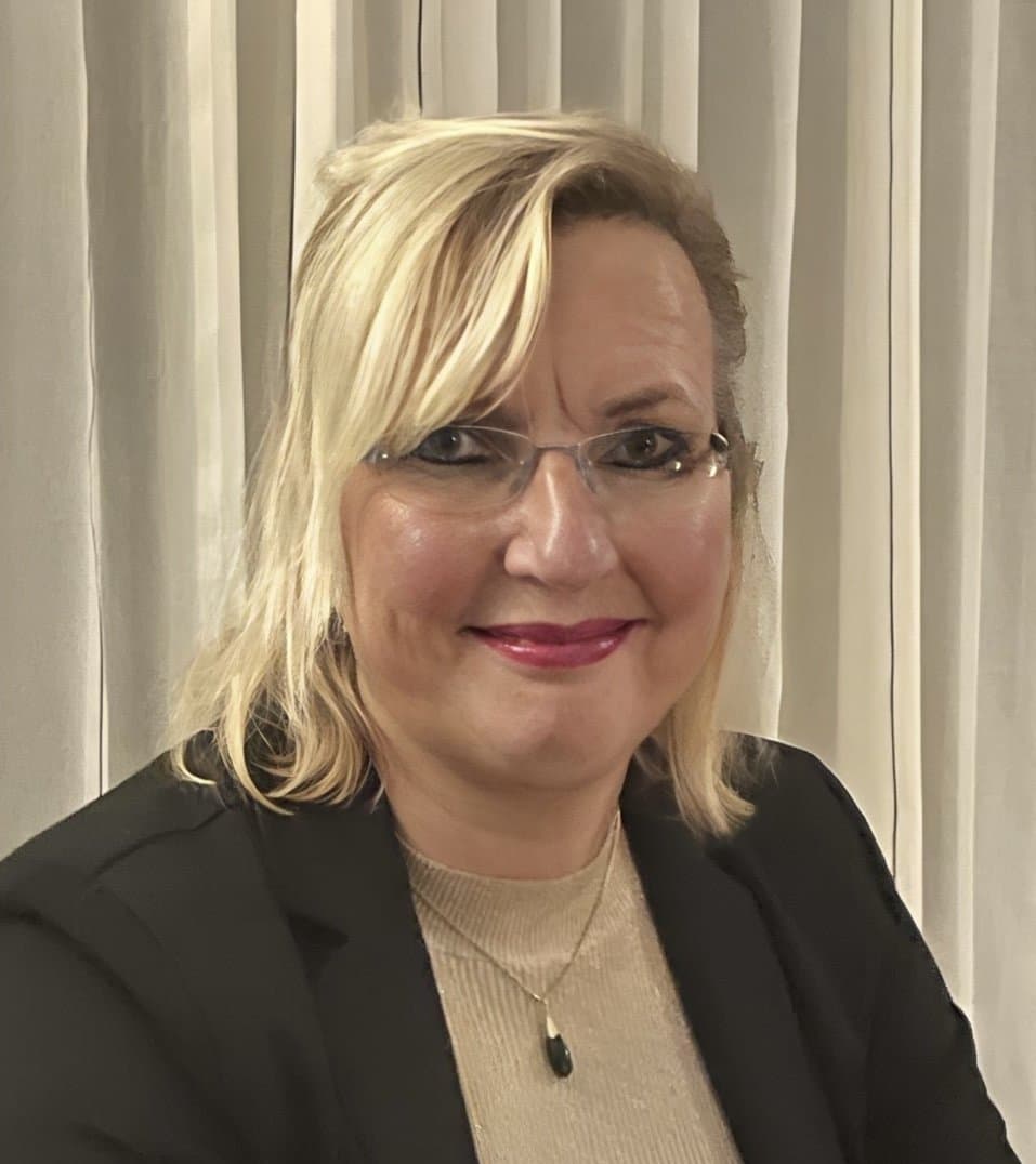 Dildoing & moaning slutwife pt1