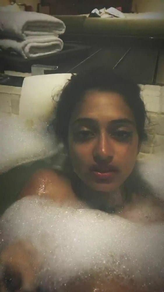 Influencer Hippie Queen with Natural Sexy Saggy Tits