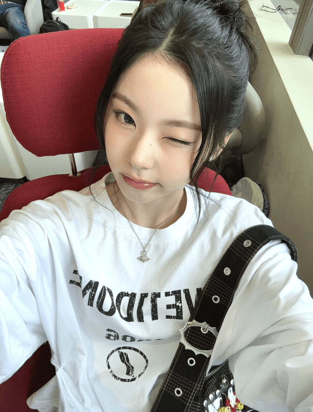 Kyujin nmixx likes her fans to treat her like a slut by filling her face with cum