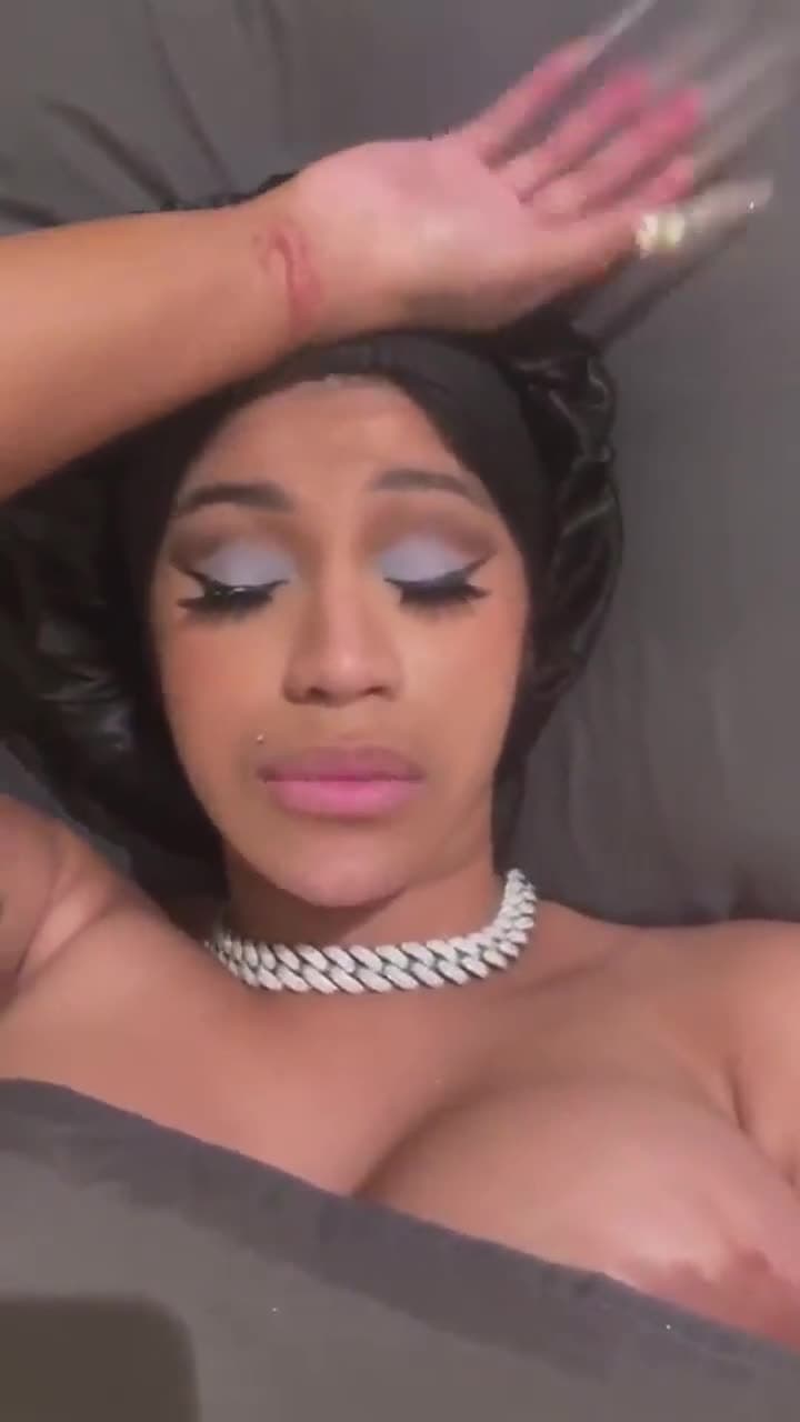 Click to view full size CELEBRITIES Nipple Slip IG Live (Cardi B, Halle Bailey, Megan Thee Stallion...)