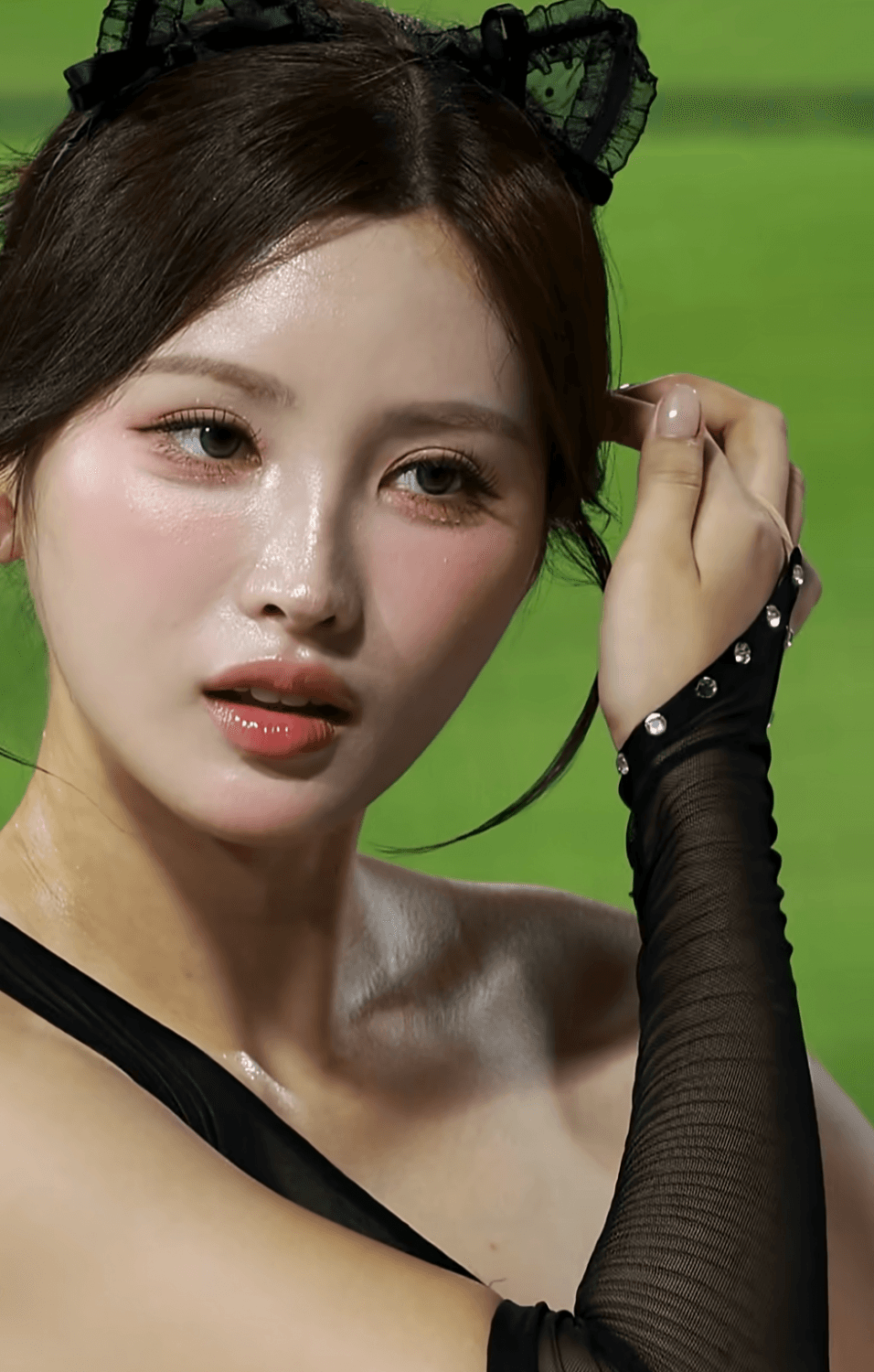 Korean cheerleader licks huge cock