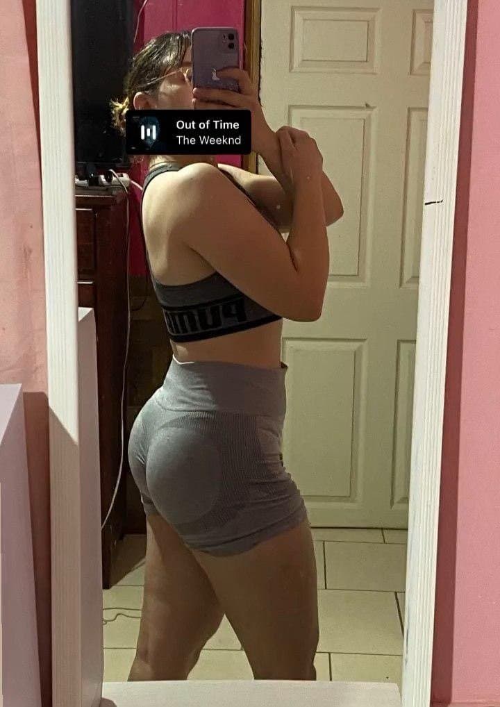 Pack y video de rica mamada, jovencita caliente culona