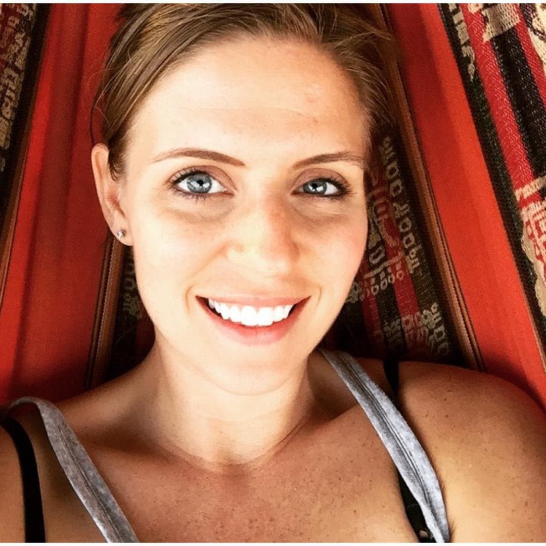 Sexy Burnette milf looking for excitement.