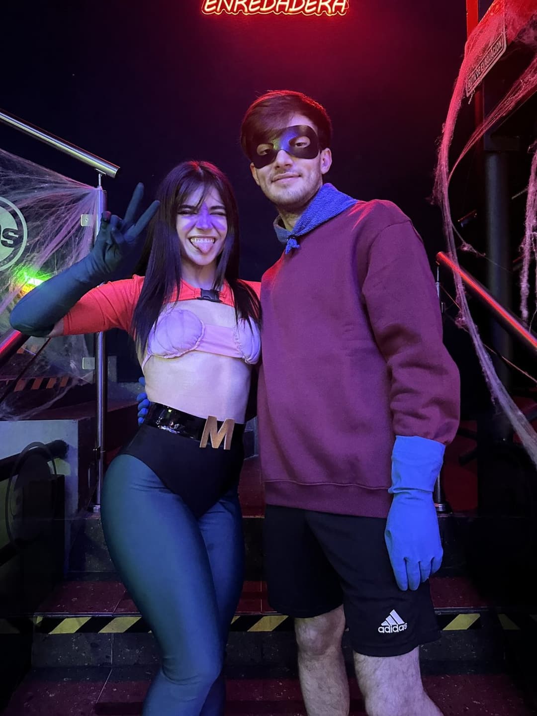 ALANA FLORES PACK COMPLETO XXX C8LO Y T3TA2 CUERPO PERFECTO DESCARGUENLO