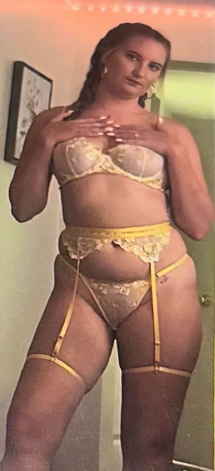 Lingerie Wearing Dirty Blonde Gf, DM or Kik
