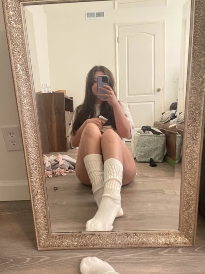 Alex - The Cuddly GF From Missouri.       (z)