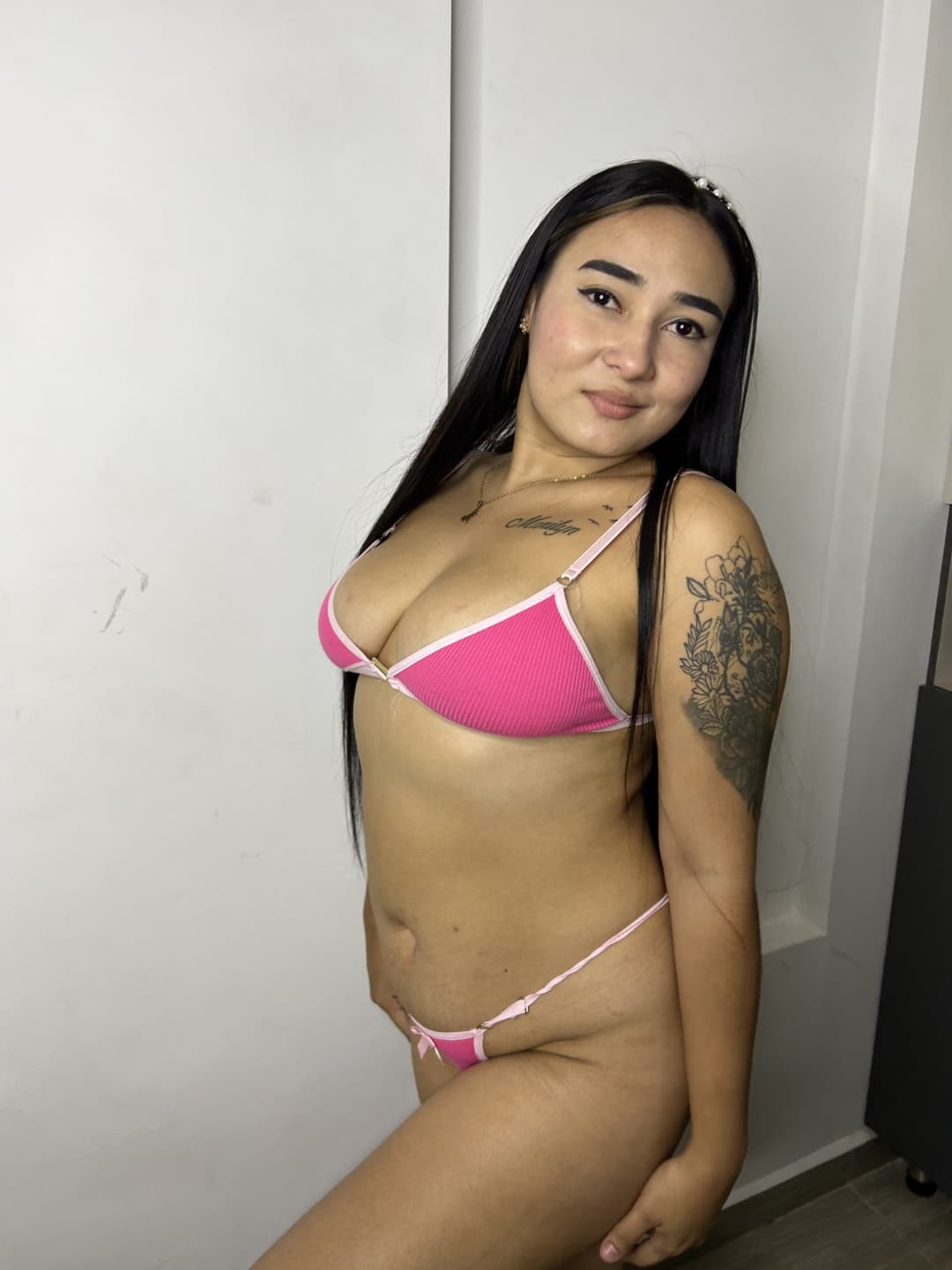 KACEE OANA is a big tit sweetheart who loves to suck cock and swallow cum. She loves her big tits fu