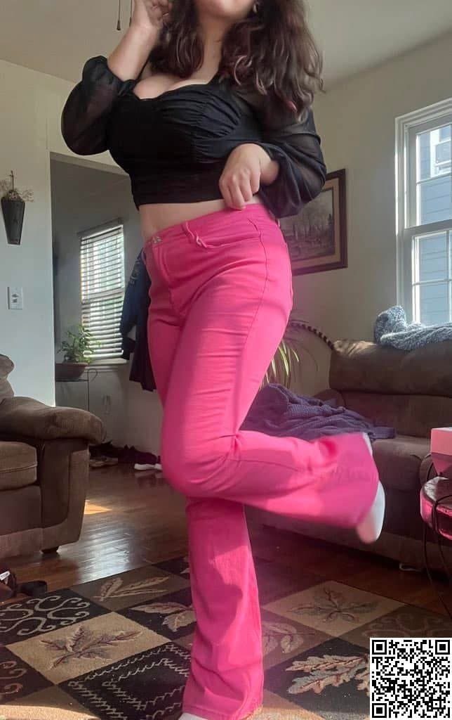 Kaylee - 23yo Big Tits (Non-nude)