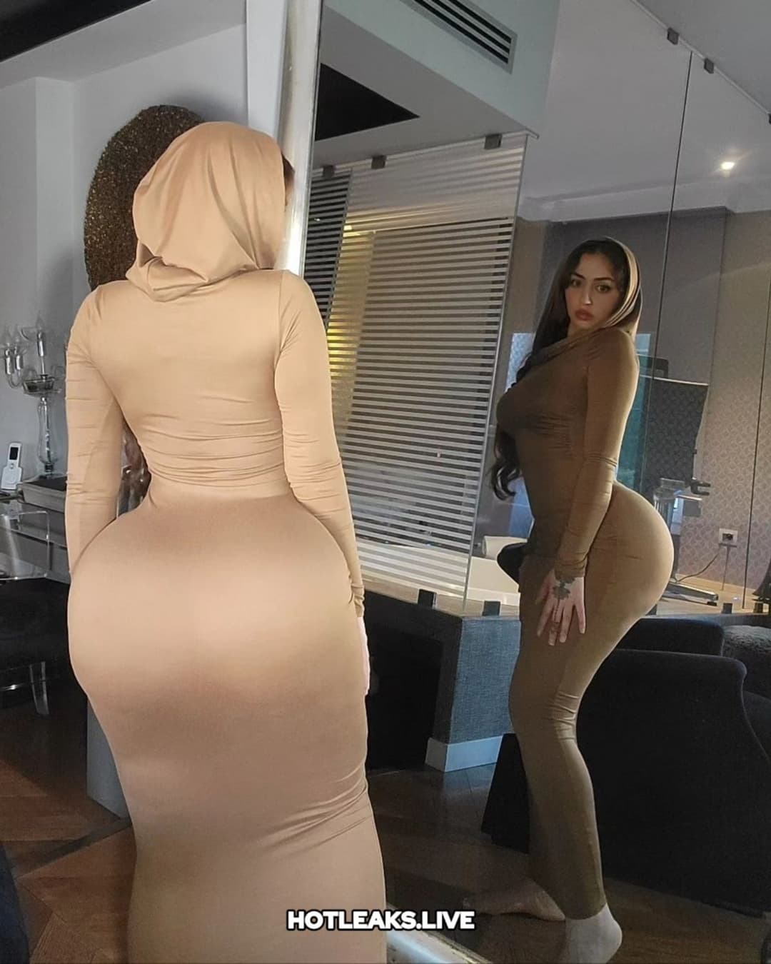 Big ass Instagram model got leaked by boyfriend while fucking missionary and creaming on big dick