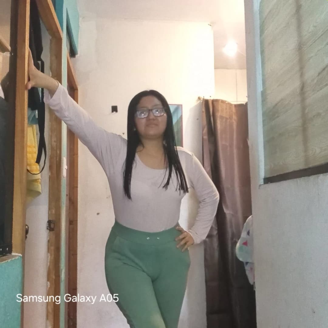 Piernas largas, cintura fina y un trasero que te hará amar el video ? Te la pongo dura entra perfil