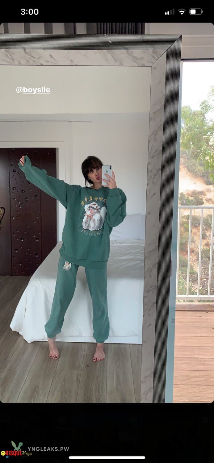 Ⓛⓔⓐⓚⓔⓓ - Kirra W