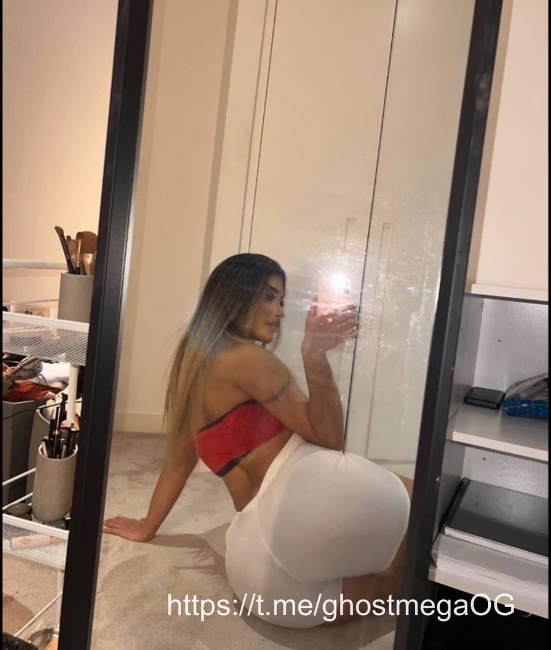 Click to view full size Sexy South Asian Beauties