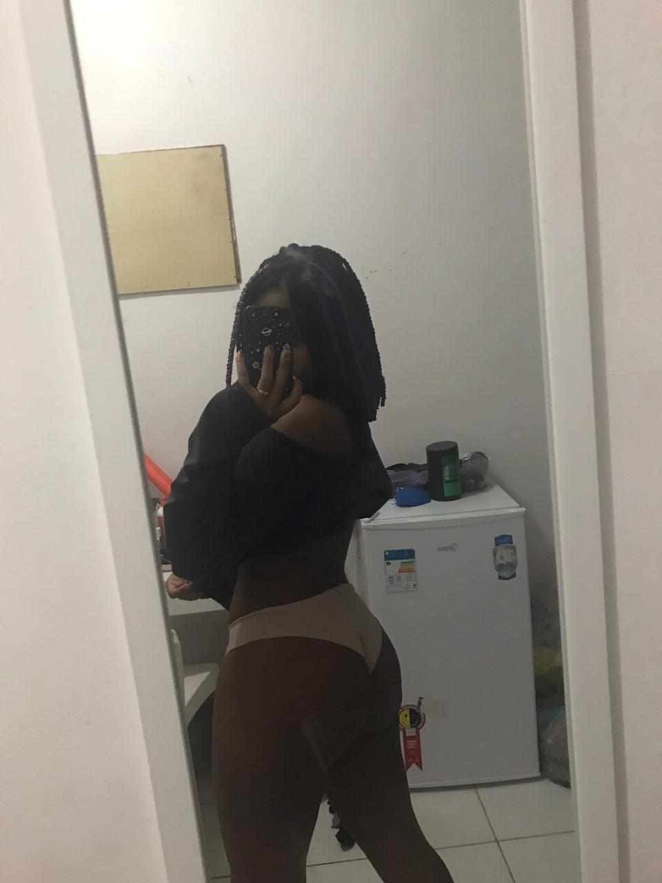 Ex namoradinho pediu pra vazar a putinha q agr ta com outro nome dela é Maria eduarda mora no RJ