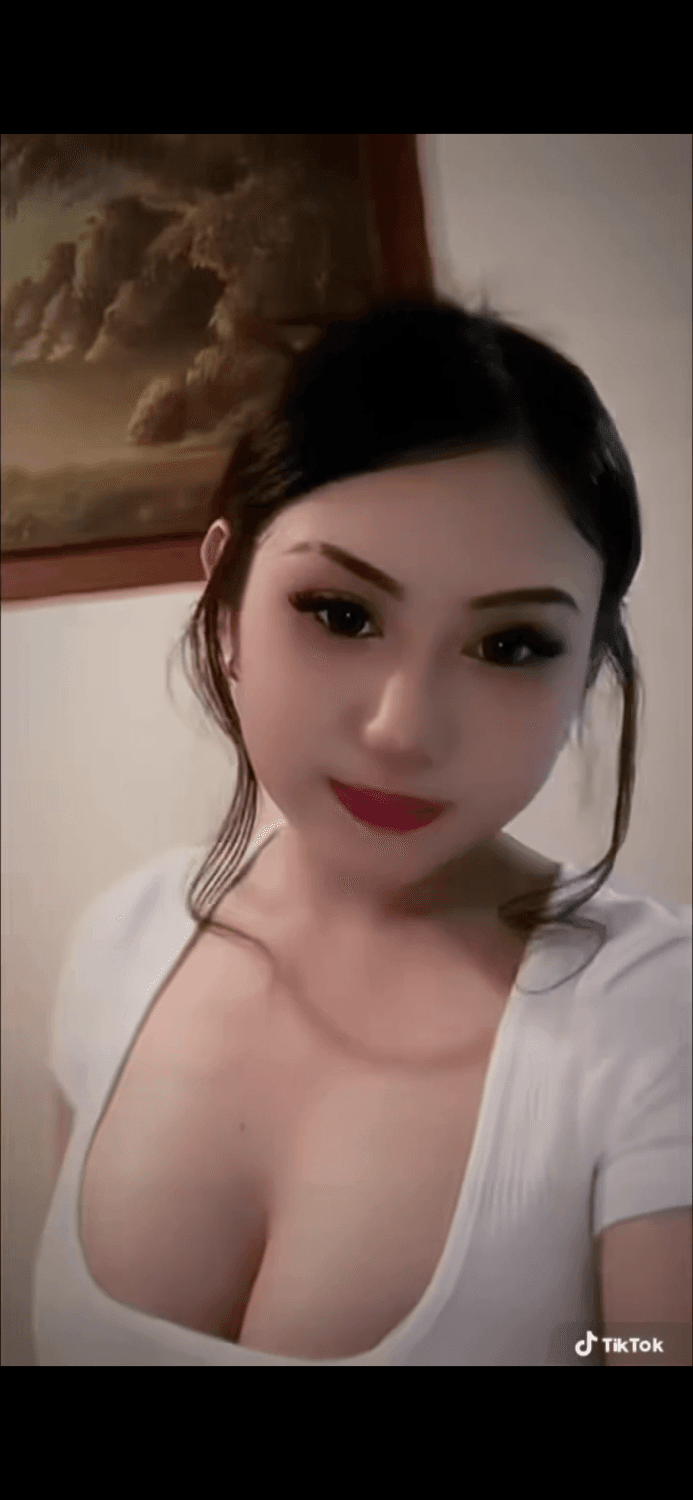 Jom goncang kat tetek dia ni