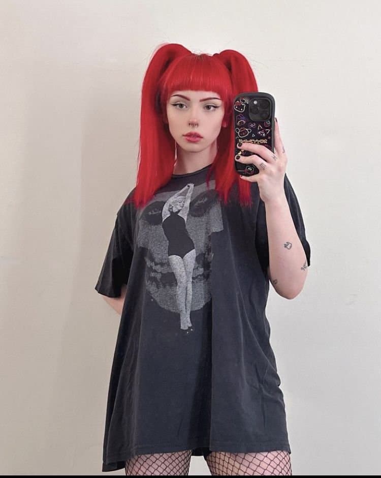 ai red hair goth girl sucks on your balls(DM ME FOR REQUESTS)