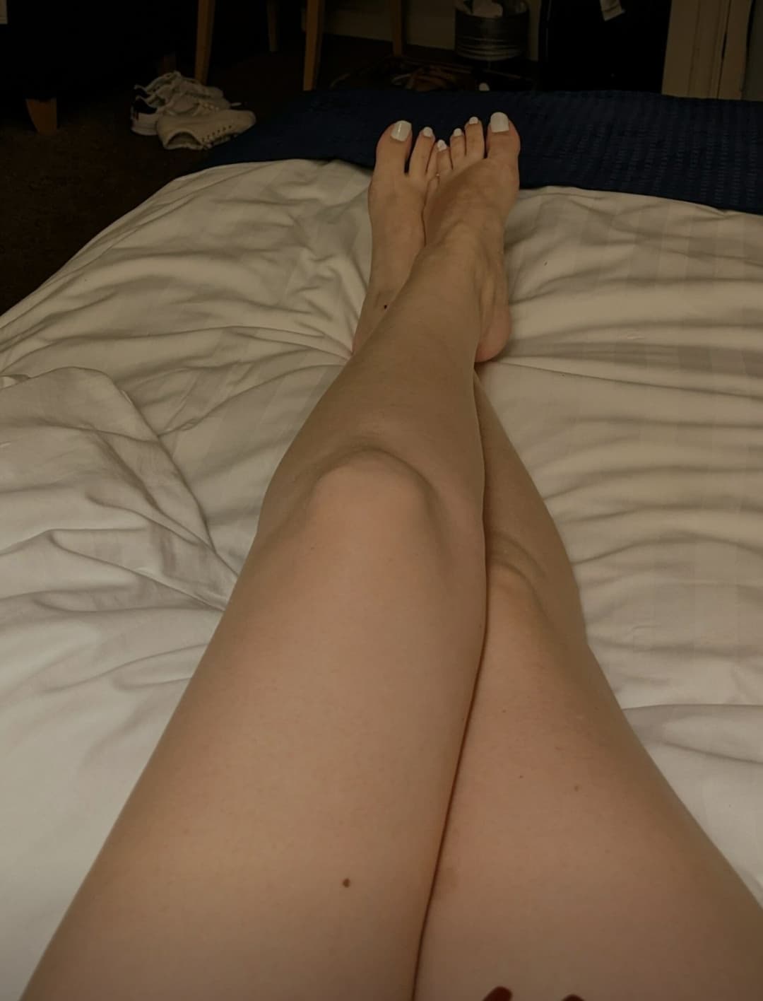 British MILF teases me with her feet