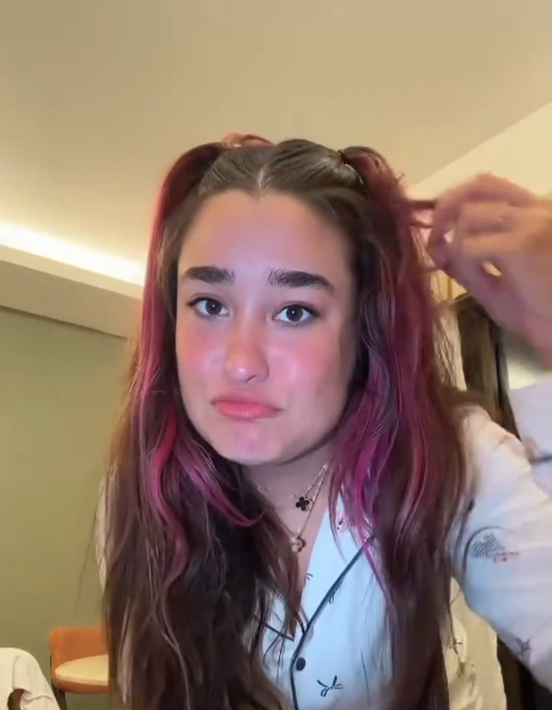 Emilly vick rebolando em sequência e em câmera lenta