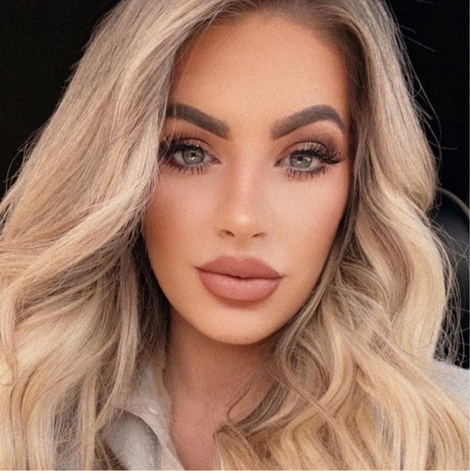 Two girls live out their dream of getting naked and making out with each other on the G G W bus