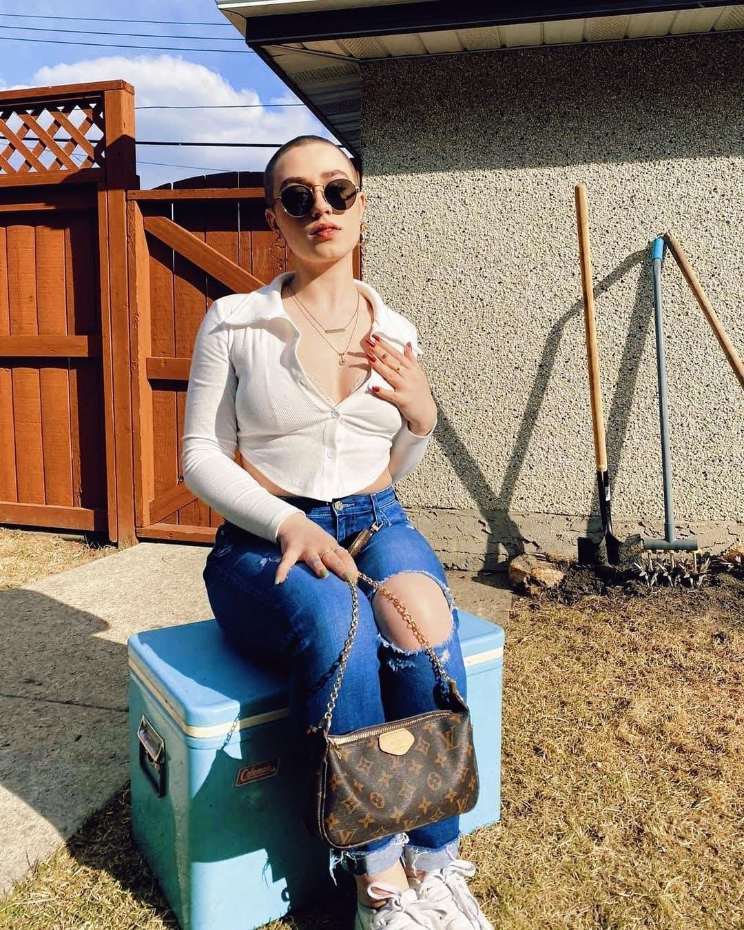 The wonderful slut Hailey Jade squirts in her shorts