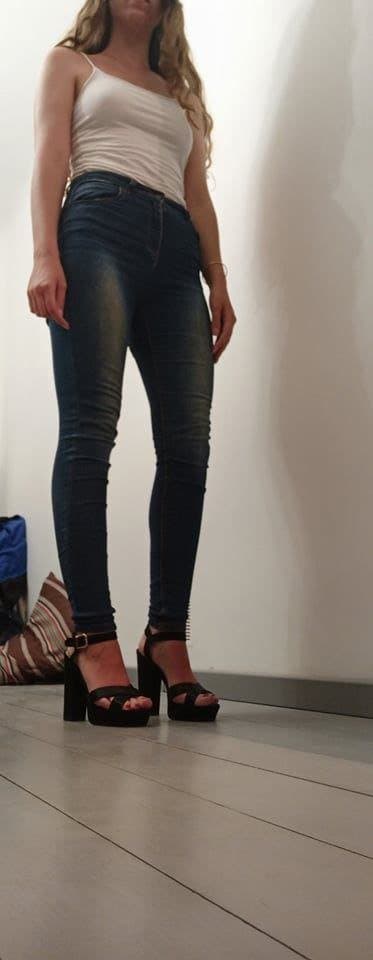 Alexandra t. La chienne française en chaleur