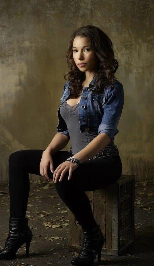 Biracial actress Jessica Parker Kennedy is such a beautiful woman. Sexy slut is a gooners dream