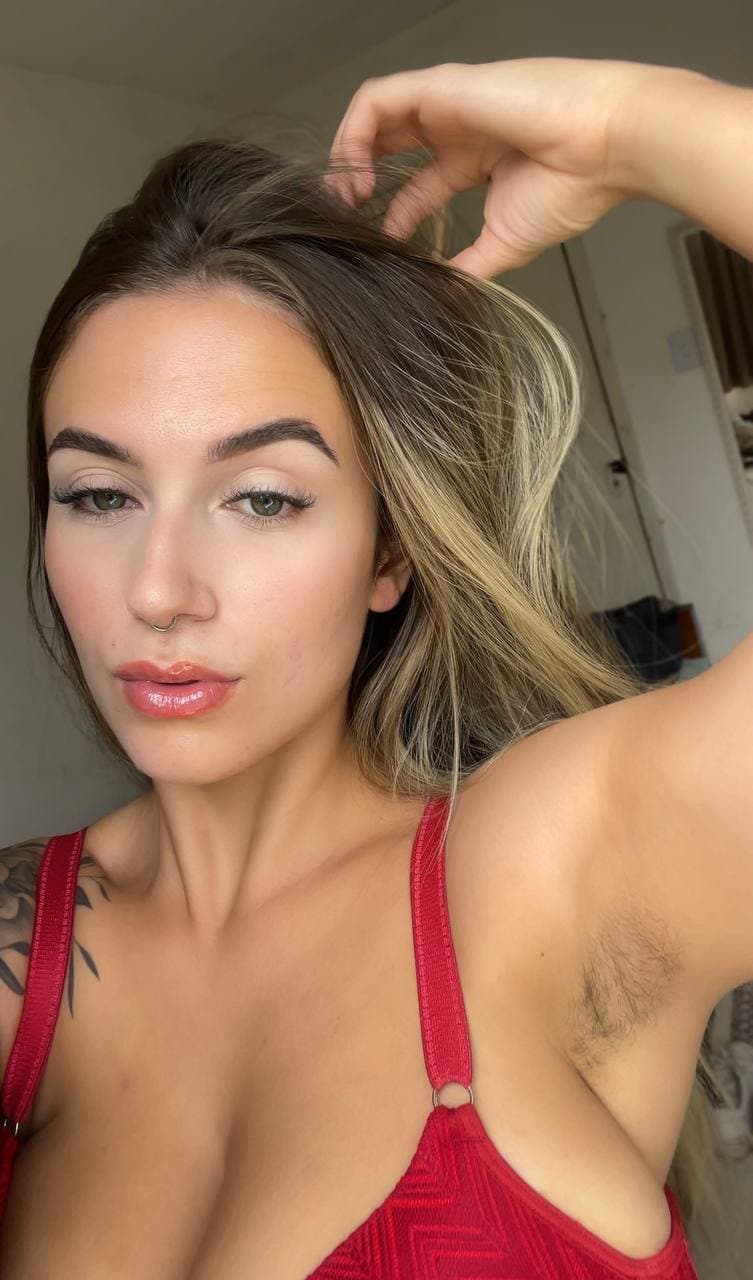 Louise Armpit Queen Stubble