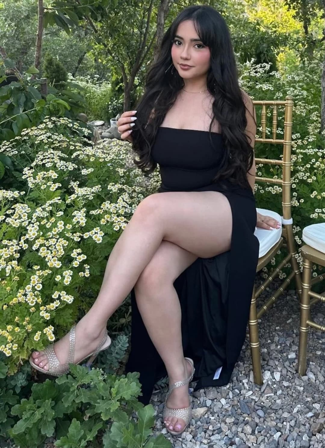 Persian slut Ailar 22yo live to make your cock hard. For Same treatment my Kik in post and  comments