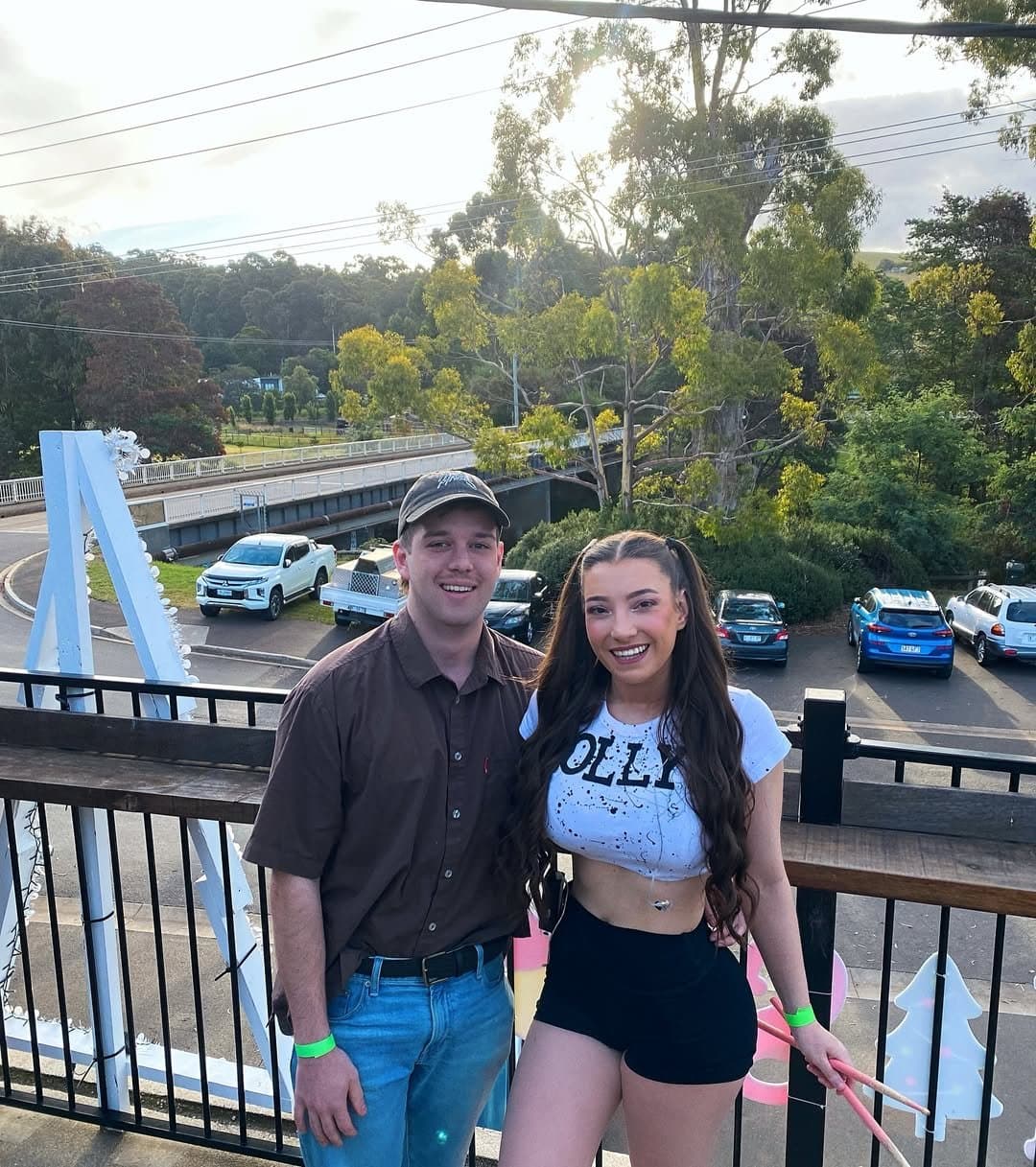 Australian girl fuck and sucks with her perfect body