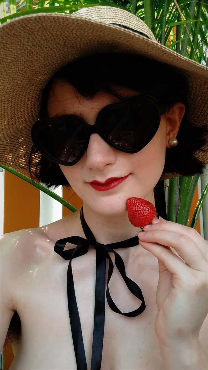 Ms Rosie Wilde (Ms Rosie Levine) nude (2)