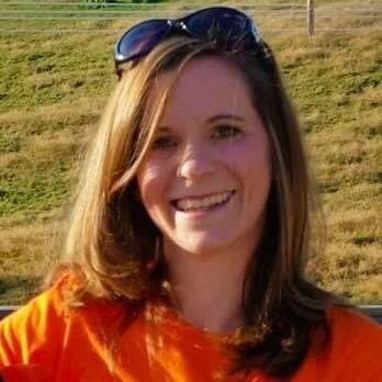 L0an 0fficer didn’t care that her big jiggly titties were on camera at Mardi Gras & neither do I