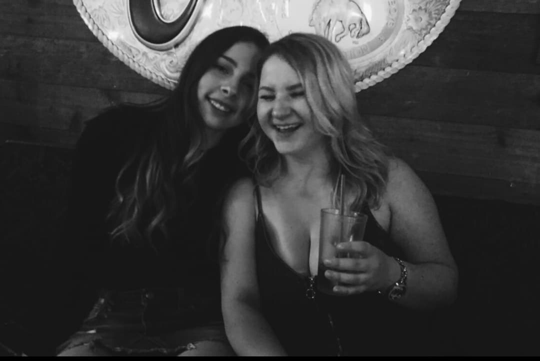 Canada - Rianne, thick ‘n busty country girl