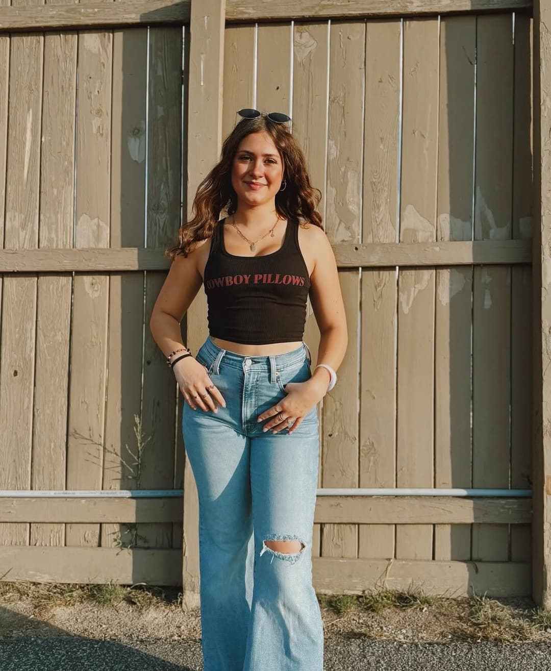 Sexy country girl takes backshots