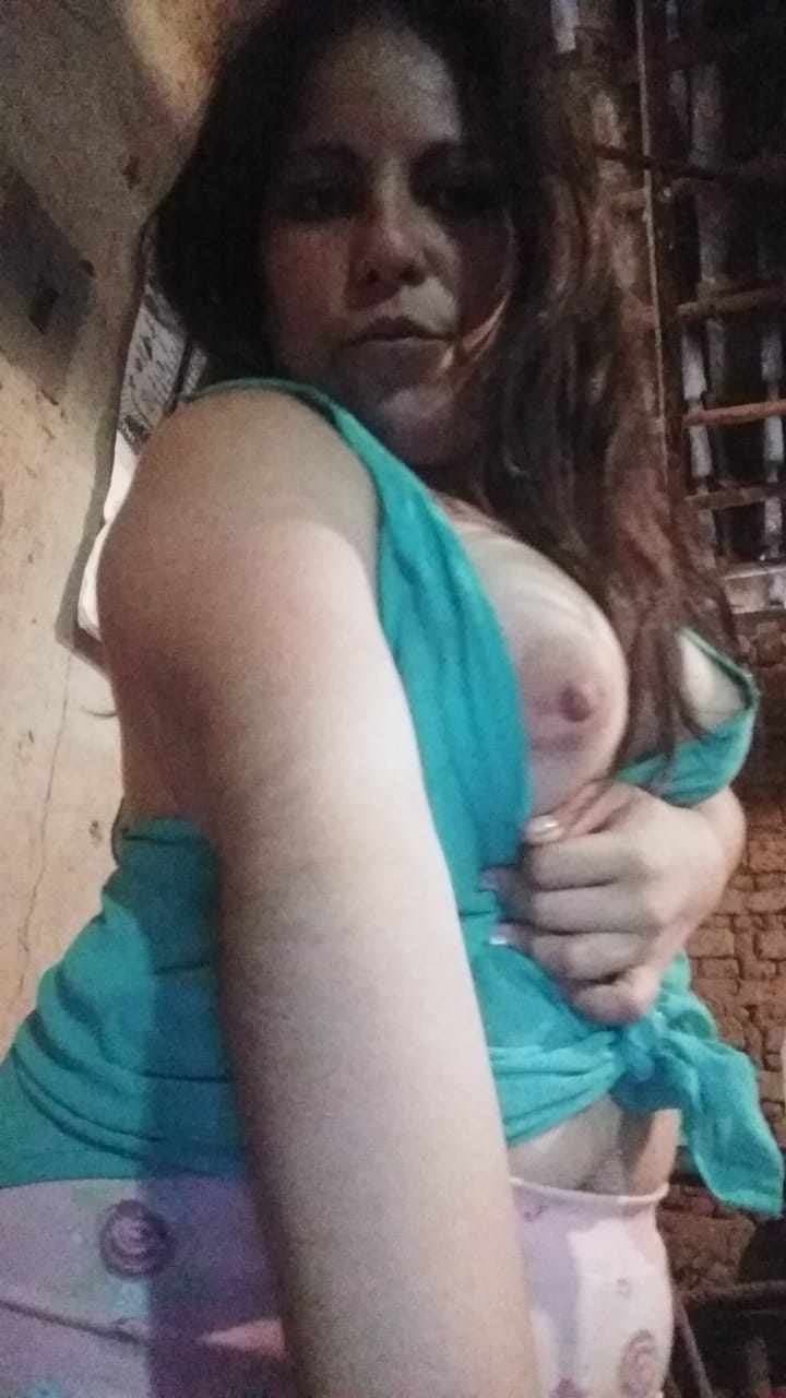 Becky madre puta Salvadoreña se deja coger por mi y mis amigos.