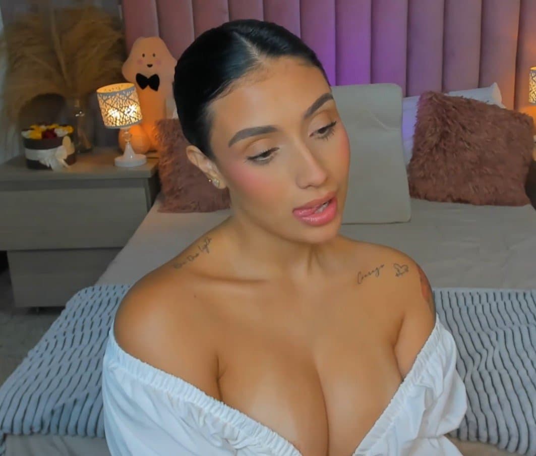 big ass meat latina sexy with big huge fat ass legs