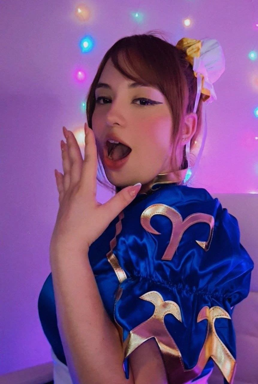 Sakura com algumas cosplays